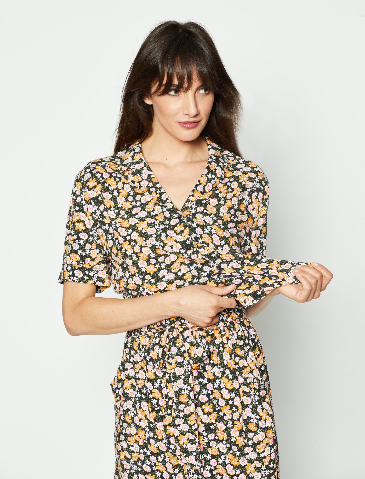 BCBG CROP TOP S/S FLW210970