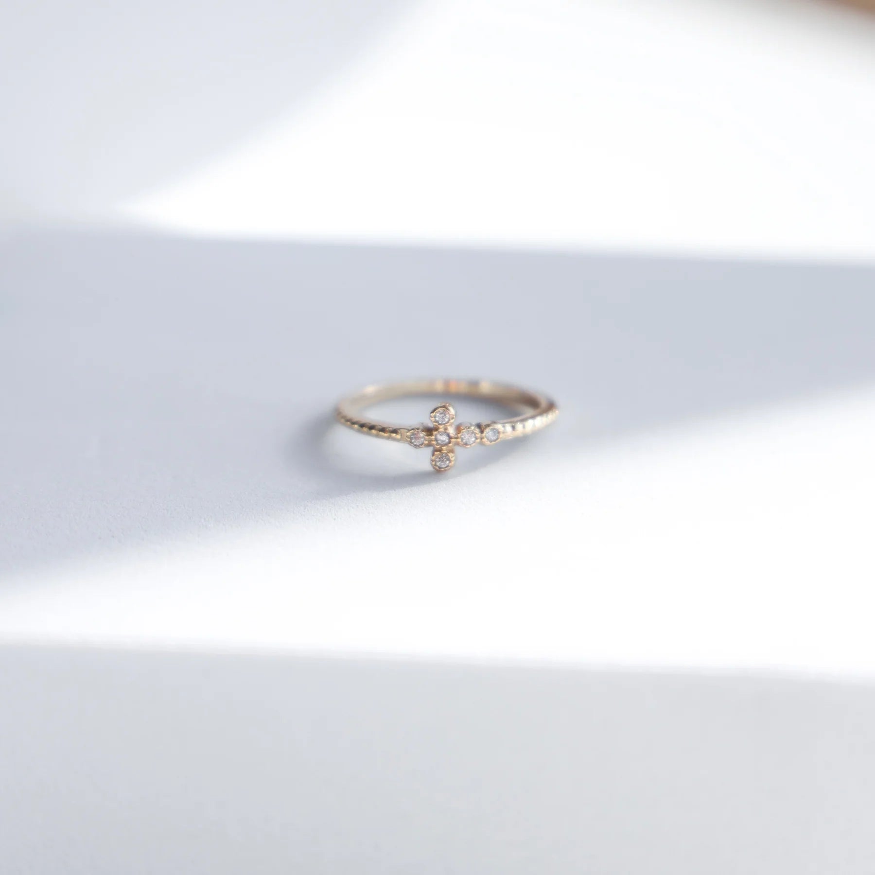 M16 BABY DMND CROSS RING 219577